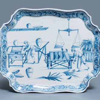 Une plaque en faïence de Delft bleu et blanc à décor de la production de tabac, 18ème